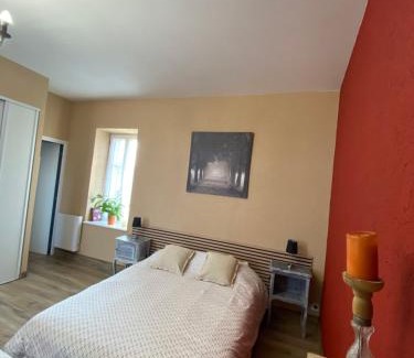 Bourbon-l'Archambault Apartment | Studio Logis les Roses