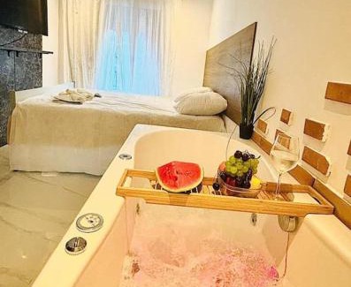 4th Arrondissement Apartment | Studio Love Jacuzzi