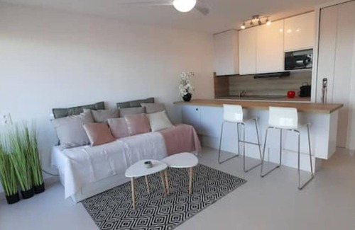 Port-la-Nouvelle Apartment | Studio, Lumineux et Doux Face à la Mer. Wifi et Parking Privé
