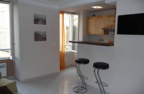 Carabacel Apartment | STUDIO LUXE PLEIN CENTER, 5MIN A PIED DES PLAGES' RUE DU LYCEE