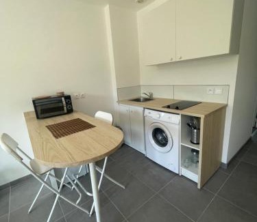 Saint-Etienne-du-Rouvray Apartment | Studio meuble Kenaya 29m2.