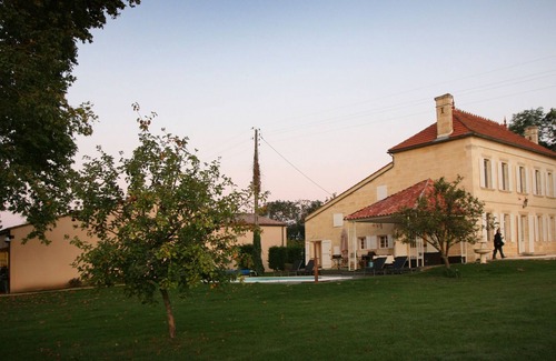 Saint-Pey-de-Castets Apartment | Studio Mayne for 2 people on Wine Estate Chateau Cadaulan