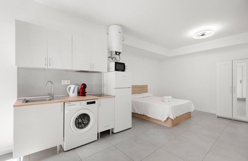 Cruz de Humilladero Apartment | Studio 'Maria Zambrano' with Wi-Fi and Air Conditioning
