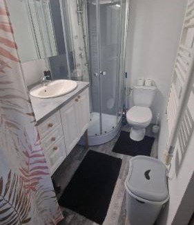 Bourges Apartment | Studio Marmotte, quartier marais, terrasse en rez de jardin, matelas confort