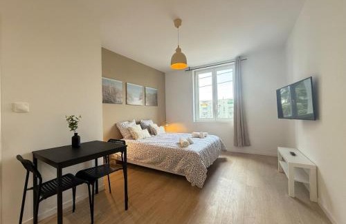 Parilly Apartment | Studio Mars NEW & Cozy - Parilly Train Station