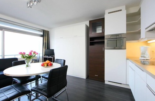Bredene Apartment | Studio met garage by Interhome