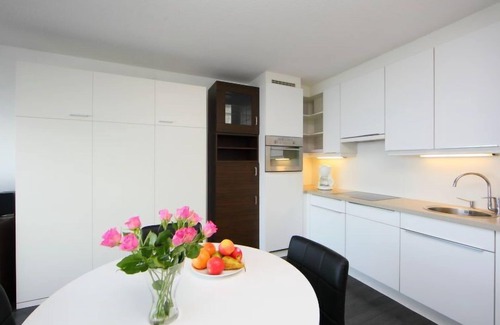 Bredene Apartment | Studio met garage by Interhome