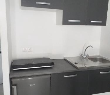 Castelnau-le-Lez Apartment | studio meublé wifi à proximité du tram