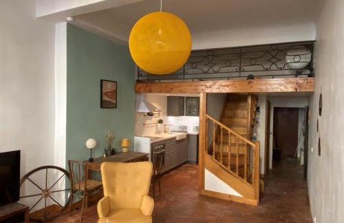 Aix-en-Provence Historic Centre Apartment | Studio Mezzanine Mairie