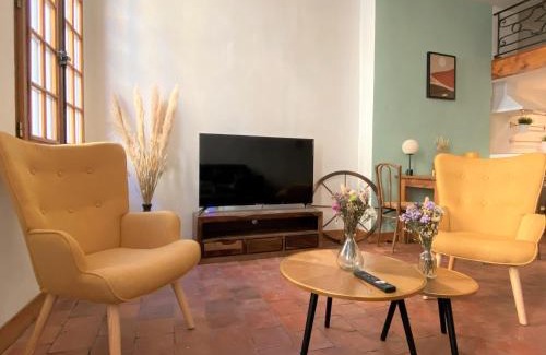 Aix-en-Provence Historic Centre Apartment | Studio Mezzanine Mairie