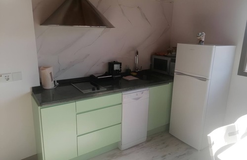 Vegas del Genil Apartment | Studio 'Mirador' with Mountain View, Wi-Fi and Air Conditioning