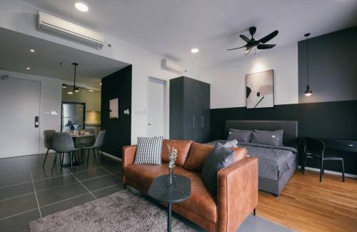 Bandar Sri Damansara Apartment | Studio Modern Luxury Infinity Pool YouTube Netflix