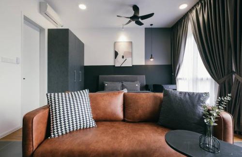 Bandar Sri Damansara Apartment | Studio Modern Luxury Infinity Pool YouTube Netflix