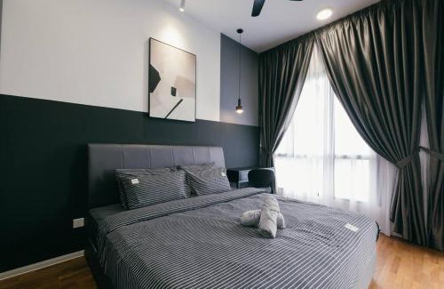 Bandar Sri Damansara Apartment | Studio Modern Luxury Infinity Pool YouTube Netflix