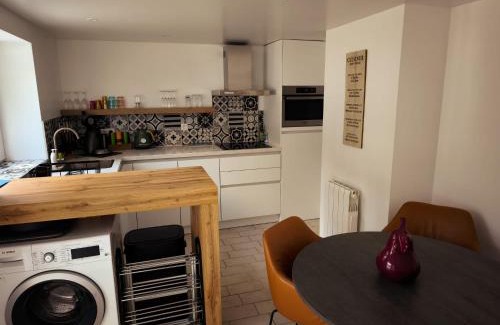 Riviere Apartment | Studio moderne à proximité des 7 Meuses
