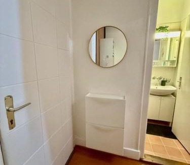 Montreux Apartment | Studio moderne et chaleureux au coeur de Geneve - parfait pour courts sejours