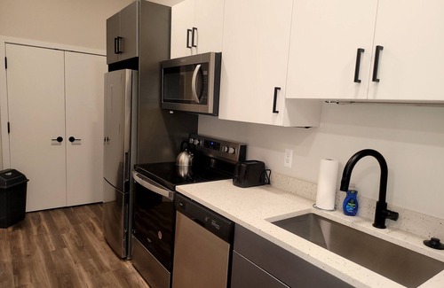 Detroit Apartment | Studio Monthly & Daily Rental For Traveling Professionals,Corporate & Student's
