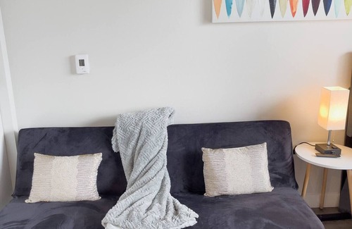 Southcenter Apartment | Studio near airport sleeps 4 near Bellevue | Seattle | Renton