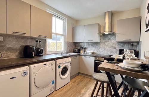 Latchmere Apartment | Studio Near Battersea Park