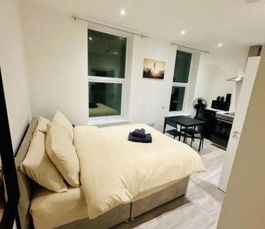 Magherafelt Apartment | Studio Near Buckingham Palace