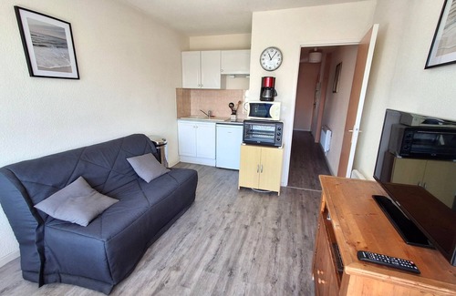 Port District Apartment | Studio near beach in Châtelaillon with terrace and parking - Pets allowed