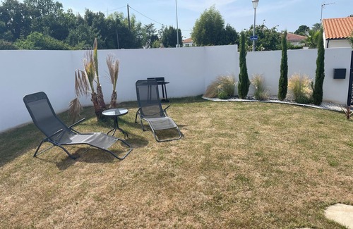 Dompierre-sur-Mer Apartment | Studio near La Rochelle