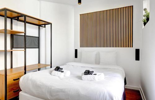Champs-Elysees Apartment | Studio Neuf et Climatise sur les Champs Elysees