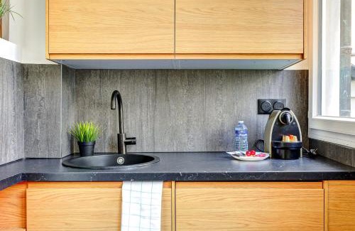 Champs-Elysees Apartment | Studio Neuf et Climatise sur les Champs Elysees