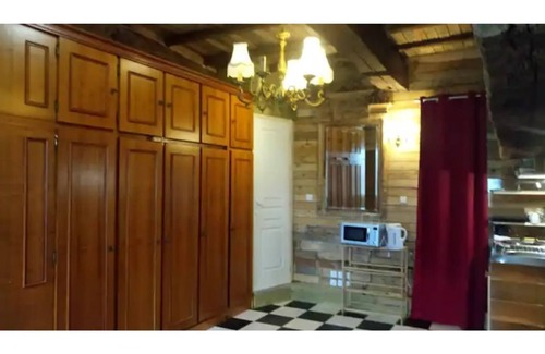 Crasville-la-Mallet Apartment | Studio Norman fireplace