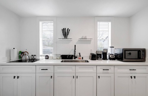 Tobin Hill Apartment | Studio Nr DT River Walk + Alamo | Games BBQ Yard