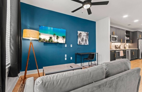 North Hyde Park Apartment | Studio Oasis | Pool & Gym | CoWorking Spaces