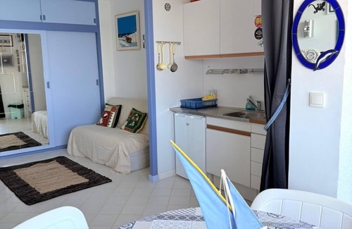Six-Fours-les-Plages Apartment | Studio on the water