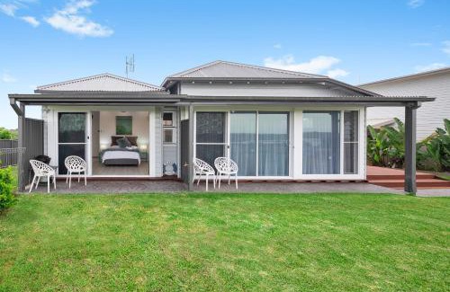 Urunga Apartment | Studio on Morgo over looking the ocean and rivers