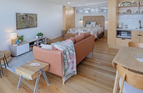 Merimbula Apartment | Studio on Tasman - Stunning views - 3+ nights