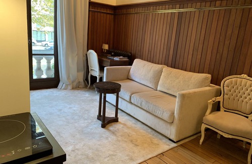 Quartier de l'Ecole-Militaire Apartment | Studio Paris 7e Tour Eiffel Nom Interne: Studio RDC
