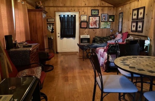 Hector Apartment | Studio Park Model Cabin in the Heart of Wine Country