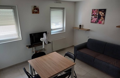 Clisson Apartment | Studio + parking privatif en sous-sol. En Résidence sécurisée et clôturée
