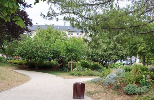 Rueil-Malmaison Apartment | STUDIO PAUL DOUMER CENTER VILLE