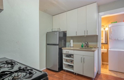 Homestead Apartment | Studio, perfect for students on rotation at Oregon Health & Sciences University.