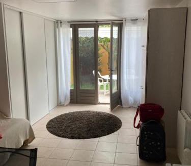 Miramar Apartment | STUDIO PIED DANS L EAU