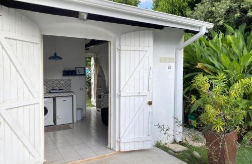 Case-Pilote Apartment | Studio Piscine Privée - 1 min à pied de la plage