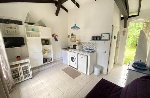 Case-Pilote Apartment | Studio Piscine Privée - 1 min à pied de la plage