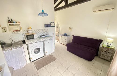Case-Pilote Apartment | Studio Piscine Privée - 1 min à pied de la plage