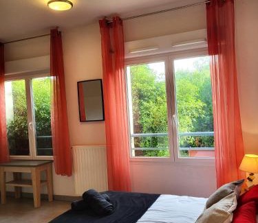 Juvignac Apartment | Studio - Piscine, proche du golf