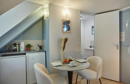 Gaillon Apartment | Studio Place Vendome by Studio prestige