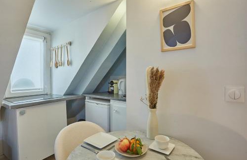 Gaillon Apartment | Studio Place Vendome by Studio prestige