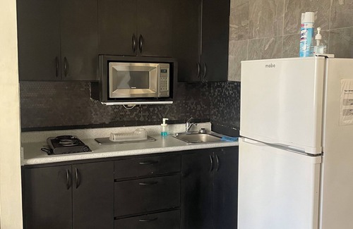 Parque Apartment | Studio: Pool, Parking, Wi-fi, Steps to the Beach!