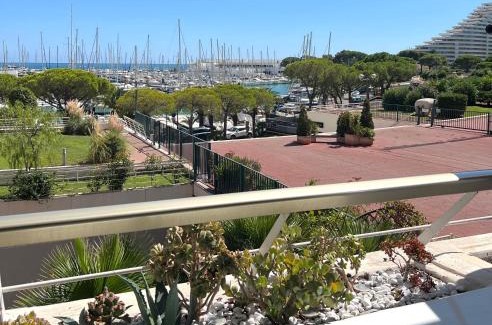 Villeneuve Loubet Beach Apartment | STUDIO-PORT-MARINA, Parking privé, climatisé au "DUCAL"