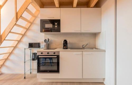 Annappes Apartment | Studio pour deux en mezzanine avec petit balcon