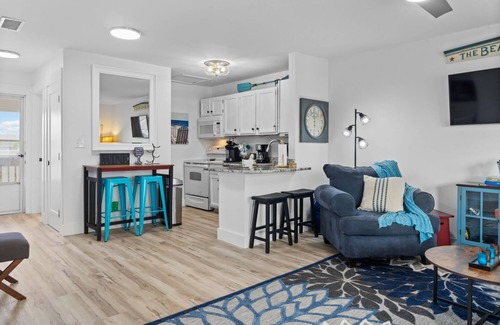 Holiday Isle Condo | Studio ~ Private Beach ~ Dine Onsite